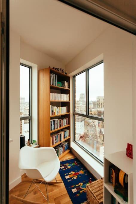 3 Bedroom Penthouse With Terrace And Skyline In Battersea 伦敦 外观 照片