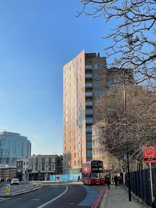 3 Bedroom Penthouse With Terrace And Skyline In Battersea 伦敦 外观 照片